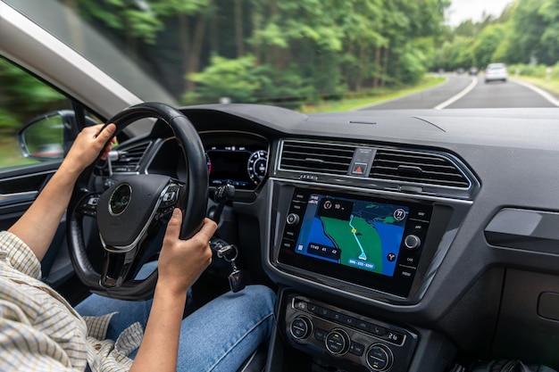 Подключение к бортовому компьютеру через диагностический интерфейс