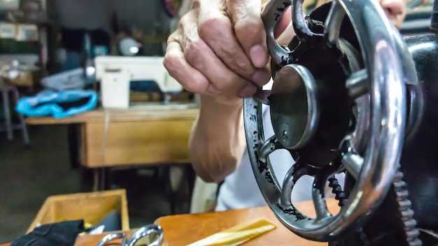 Осторожное вытягивание и снятие патрубка