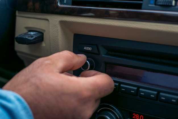 Фиксация блока ABC и проведение кабелей