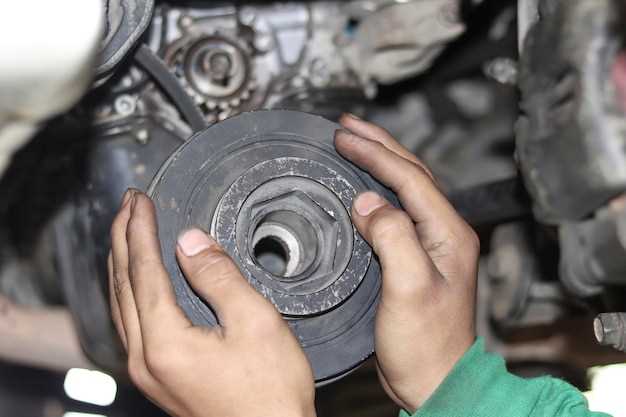 Осмотр и чистка прилегающих деталей после снятия