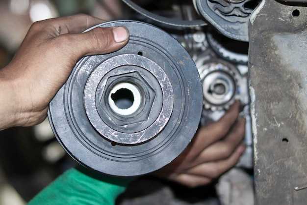 Отметка текущего положения ремня и шкивов для совпадения при сборке