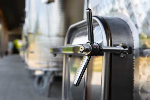 Процесс монтажа: от установки фундаментных опор до закрепления дверей