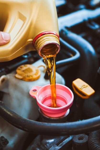 Снятие защитного кожуха и откручивание пробки заливки масла